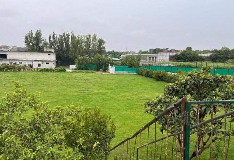 هتل Farm House No 25