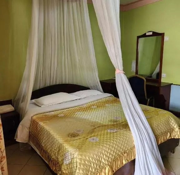 هتل Kenlands Relaxinn