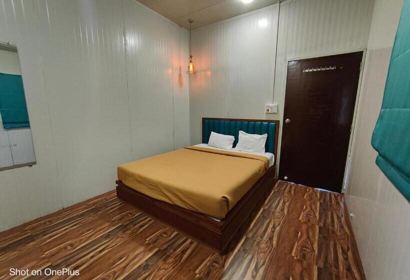 Hotel Vss Lawns & Resorts Llp