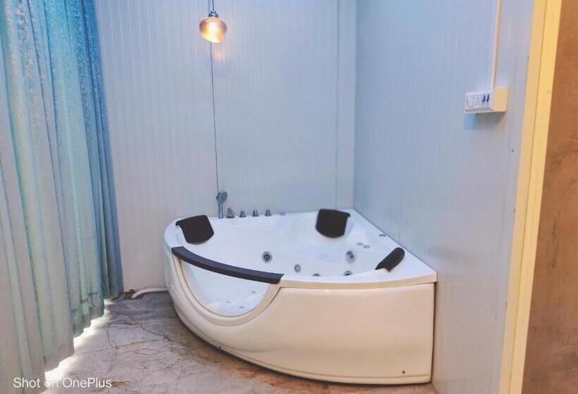 Hotel Vss Lawns & Resorts Llp