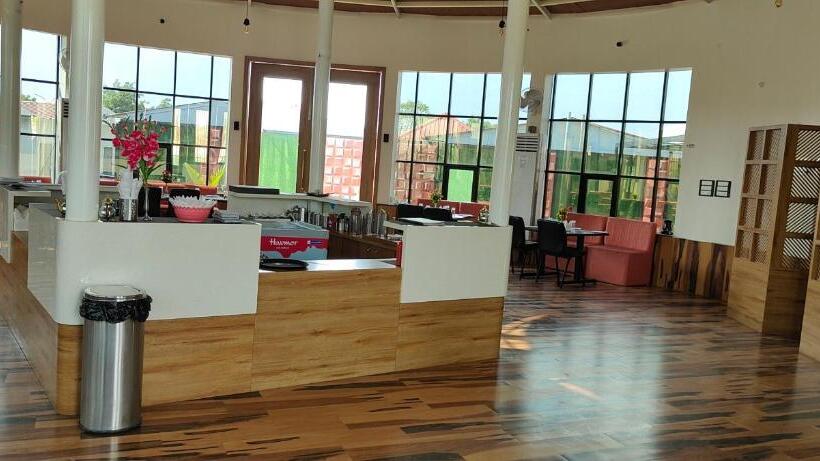 Hotel Vss Lawns & Resorts Llp