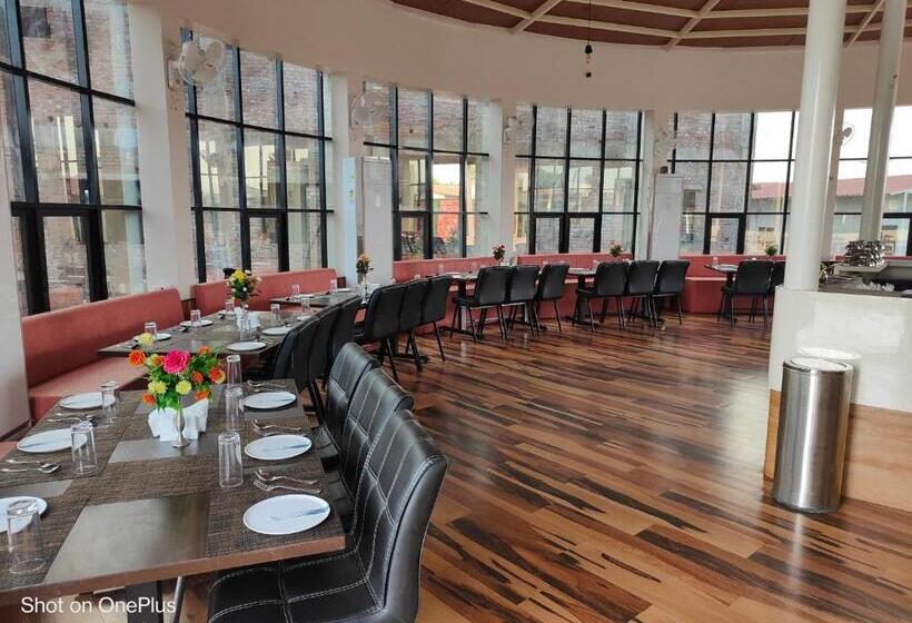 Hotel Vss Lawns & Resorts Llp