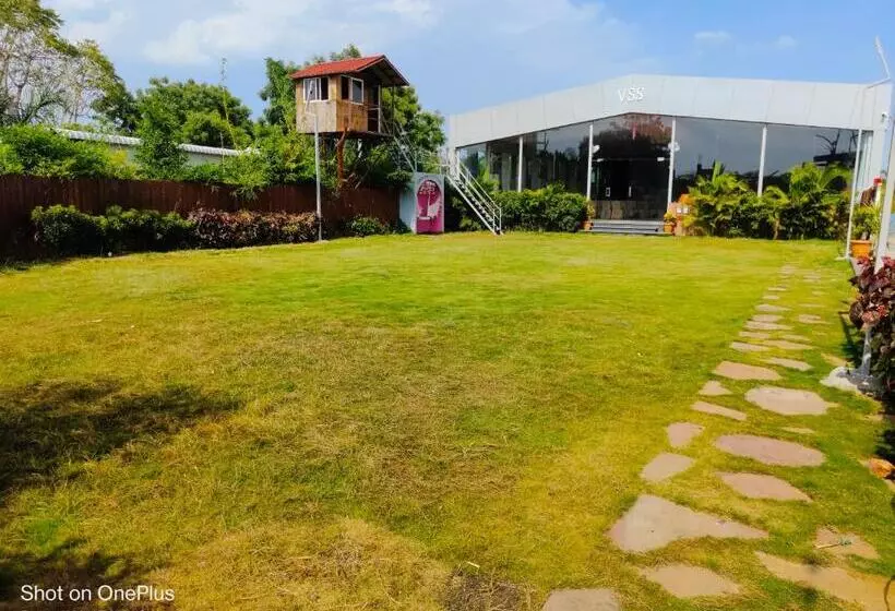 Hotelli Vss Lawns & Resorts Llp