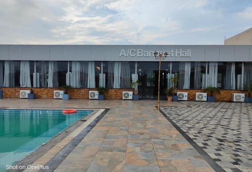 Hotel Vss Lawns & Resorts Llp