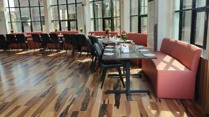 Hotel Vss Lawns & Resorts Llp