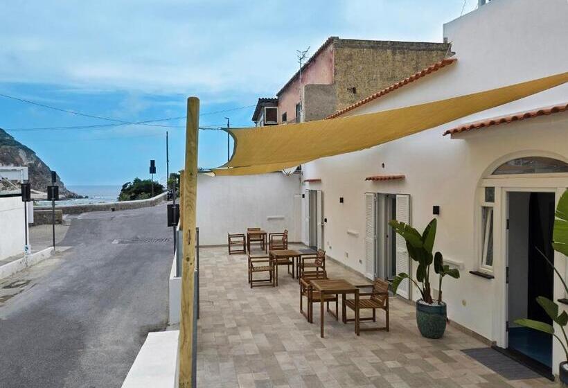 Пансион Chiaia Di Rose Rooms & Apartment