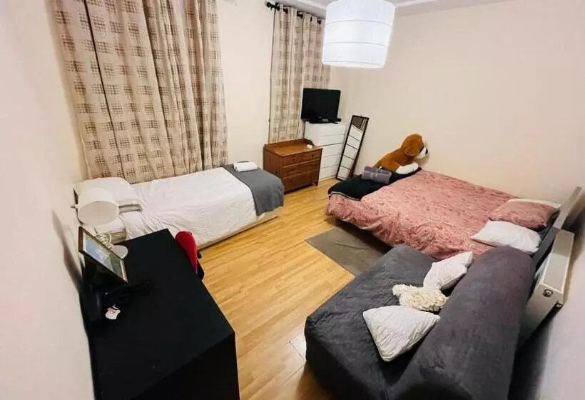 پانسیون Dormitorio Grande D08