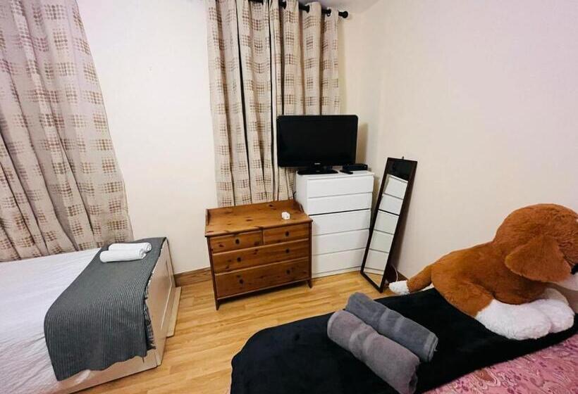 پانسیون Dormitorio Grande D08