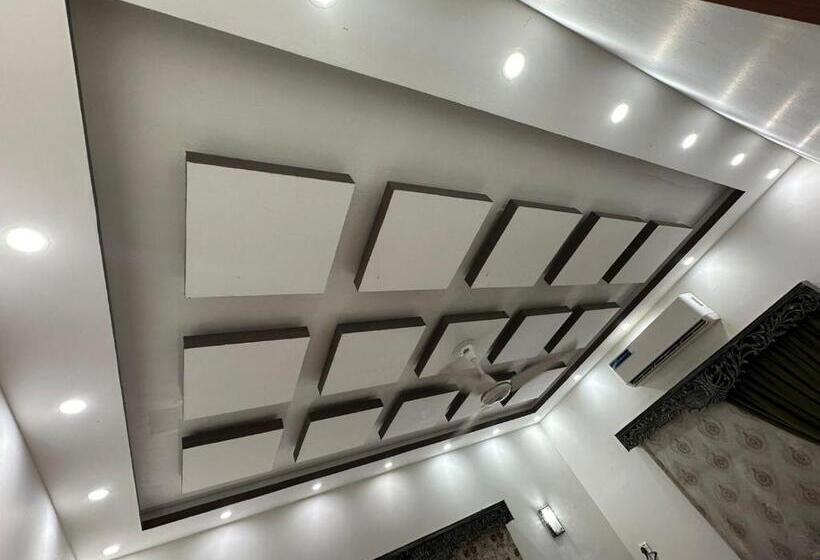 پانسیون The Red Tree Family Guest House