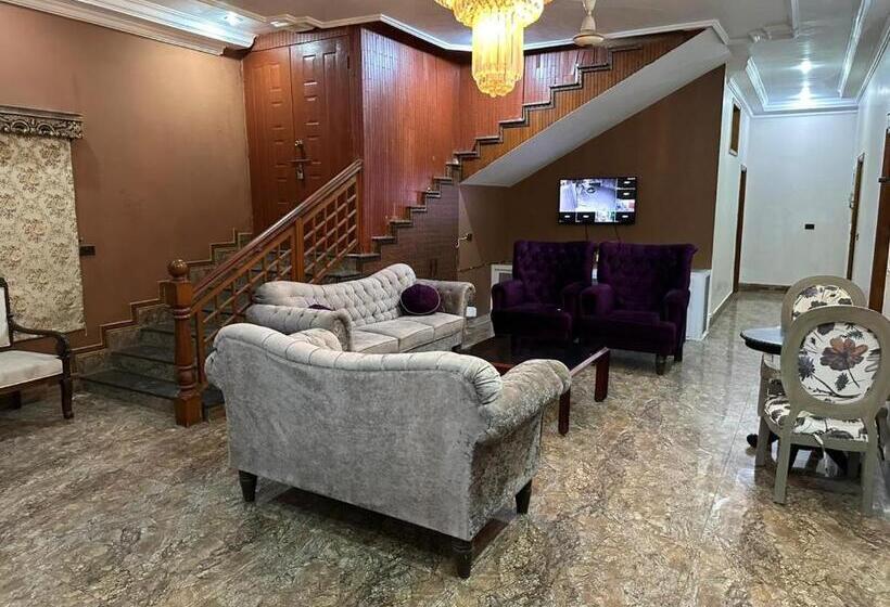 پانسیون The Red Tree Family Guest House