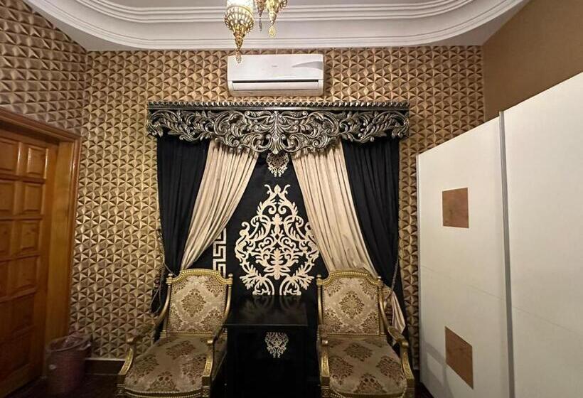 پانسیون The Red Tree Family Guest House