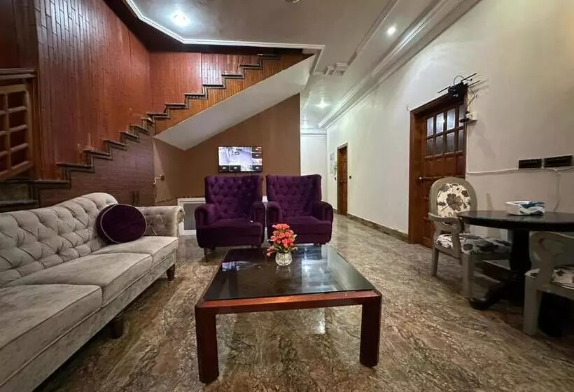 پانسیون The Red Tree Family Guest House
