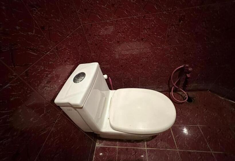 پانسیون The Red Tree Family Guest House