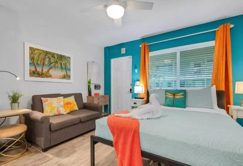Tropic Terrace Suite #54 Beachfront Resort