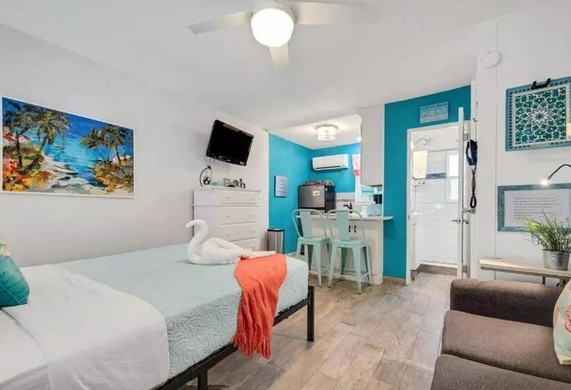Tropic Terrace Suite #54 Beachfront Resort