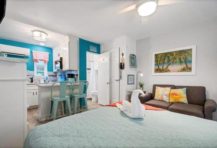 Tropic Terrace Suite #54 Beachfront Resort