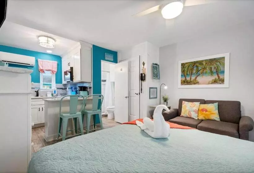 Tropic Terrace Suite #54 Beachfront Resort