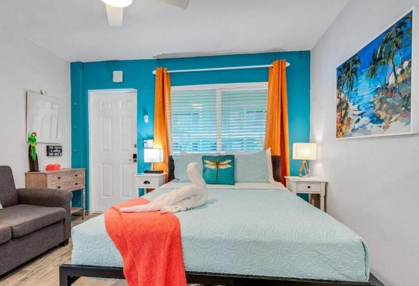 Tropic Terrace Suite #54 Beachfront Resort