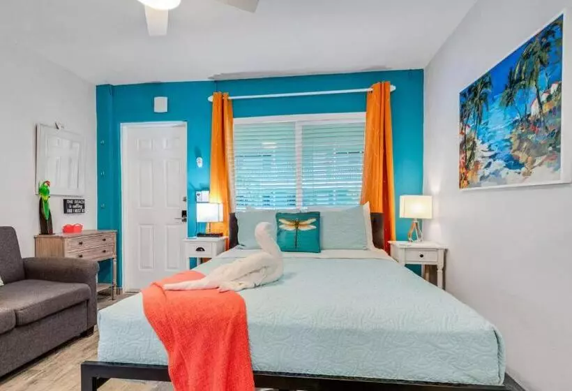 Tropic Terrace Suite #54 Beachfront Resort