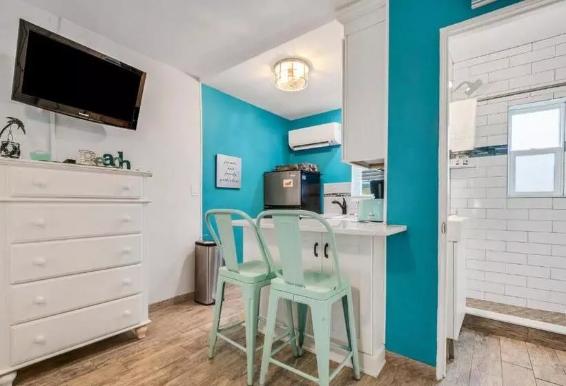 Tropic Terrace Suite #54 Beachfront Resort