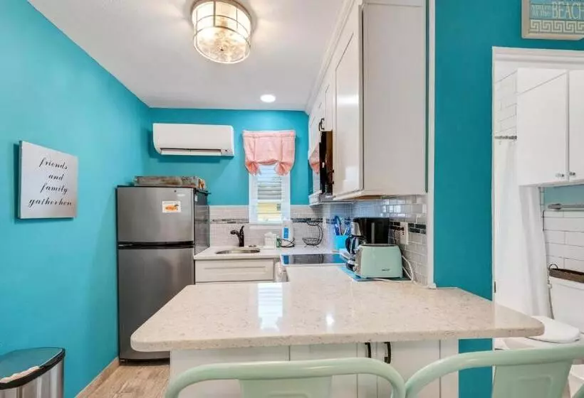 Tropic Terrace Suite #54 Beachfront Resort