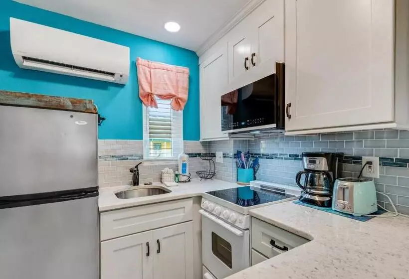 Tropic Terrace Suite #54 Beachfront Resort