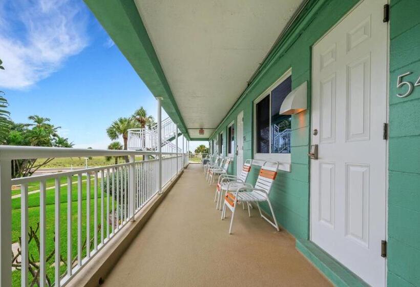 Tropic Terrace Suite #54 Beachfront Resort