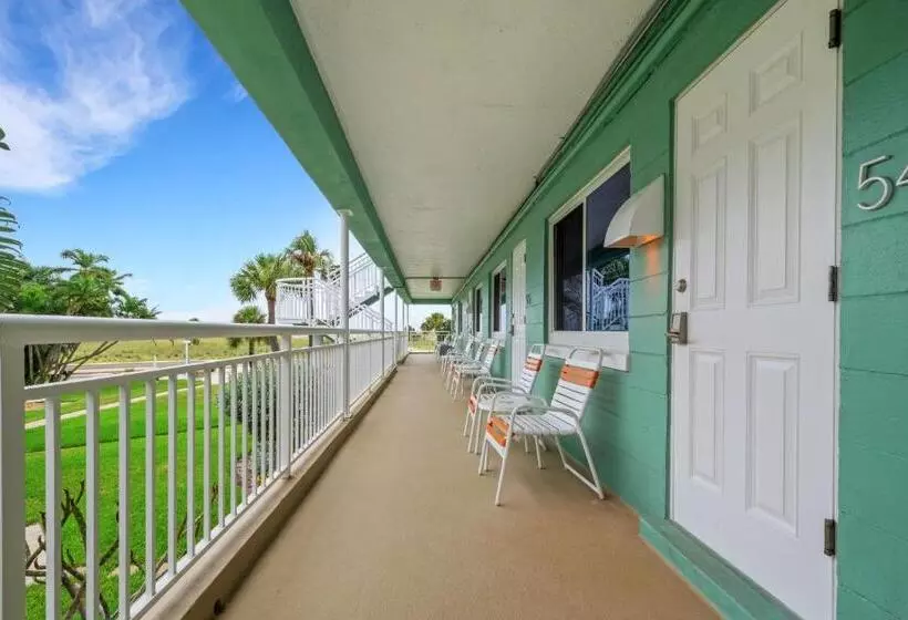 Tropic Terrace Suite #54 Beachfront Resort