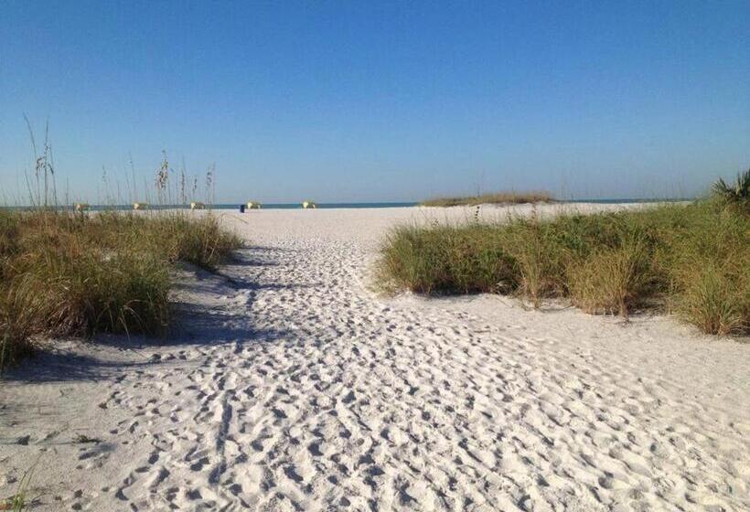 Tropic Terrace Suite #54 Beachfront Resort