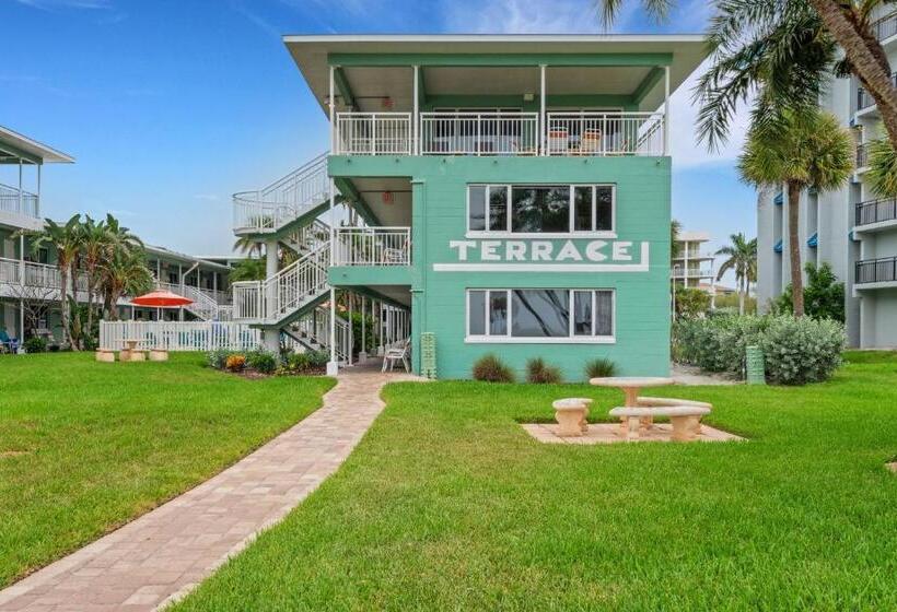 Tropic Terrace Suite #54 Beachfront Resort