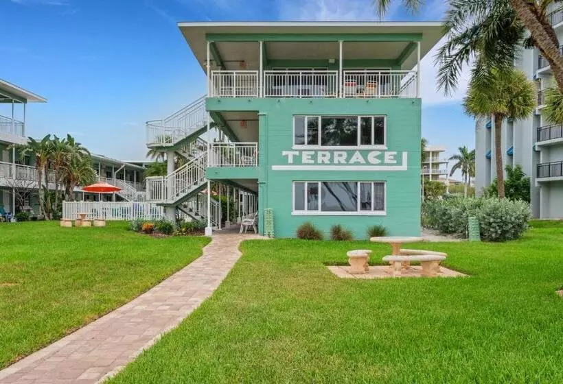 Tropic Terrace Suite #54 Beachfront Resort