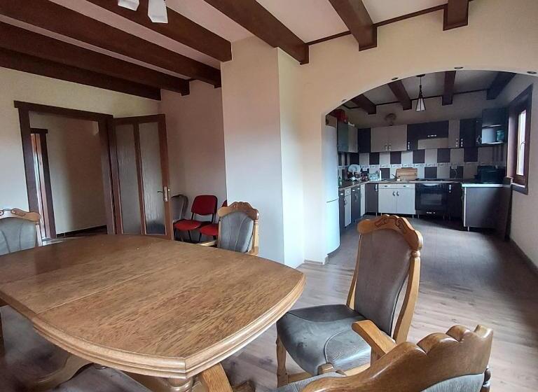 تختخواب و صبحانه Family Retreat