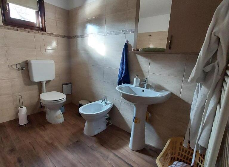 تختخواب و صبحانه Family Retreat