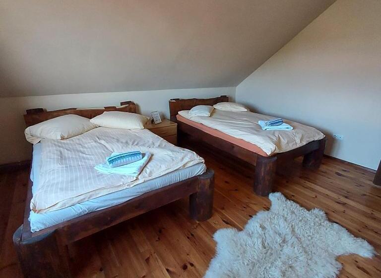 تختخواب و صبحانه Family Retreat