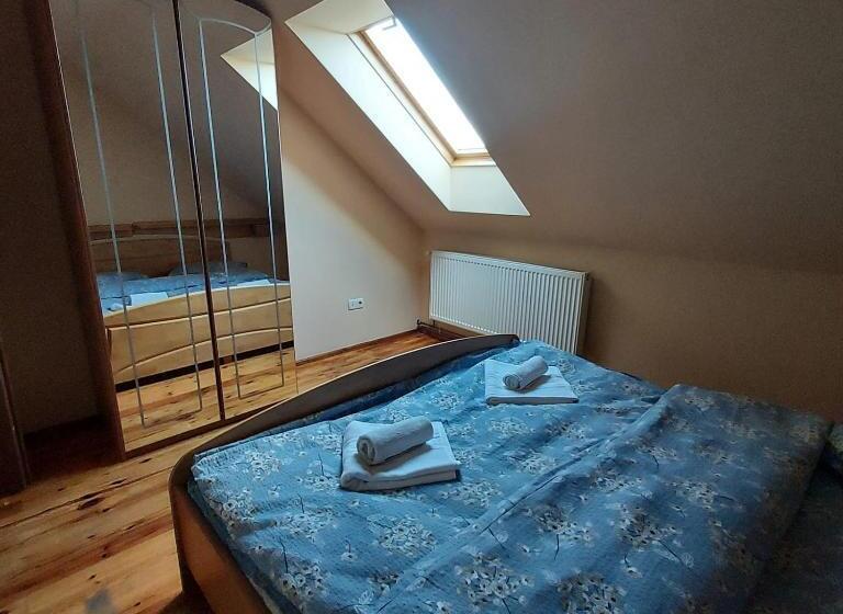 تختخواب و صبحانه Family Retreat