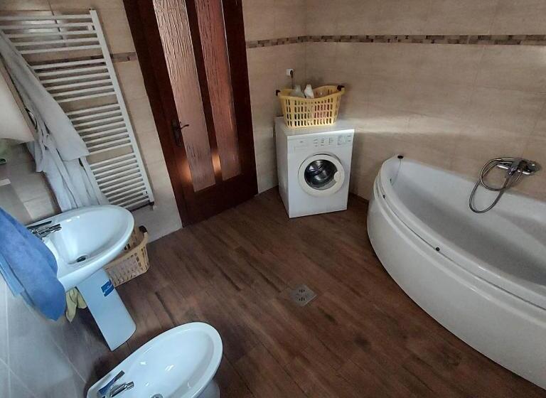 تختخواب و صبحانه Family Retreat