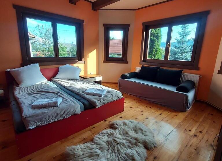 تختخواب و صبحانه Family Retreat