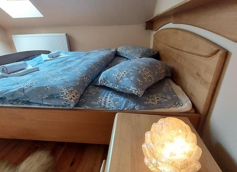 تختخواب و صبحانه Family Retreat