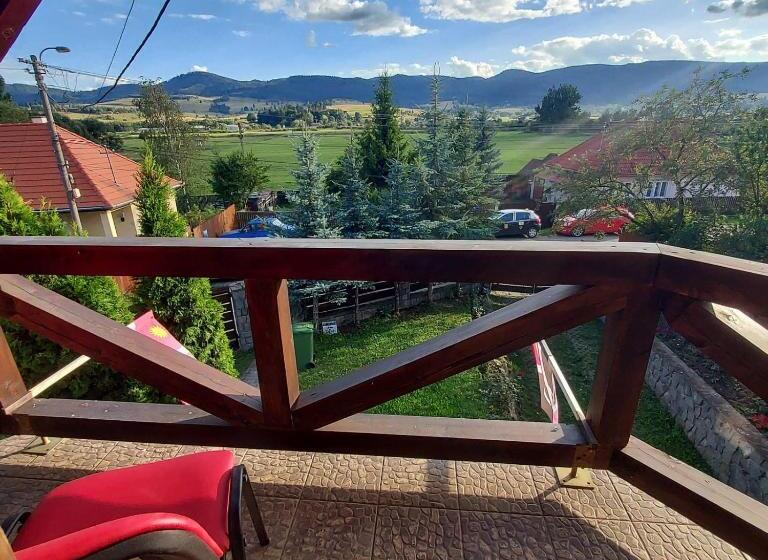 تختخواب و صبحانه Family Retreat