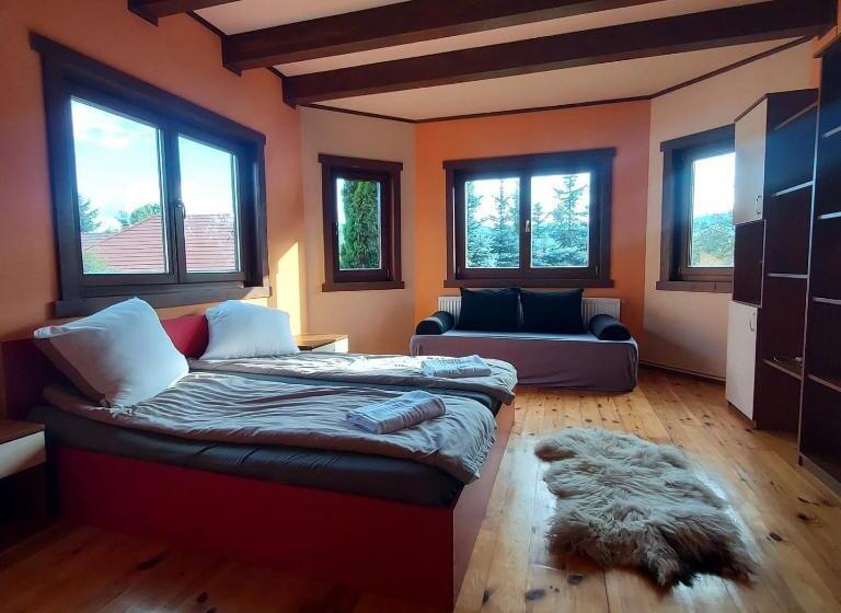 تختخواب و صبحانه Family Retreat