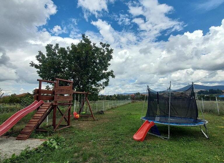 تختخواب و صبحانه Family Retreat