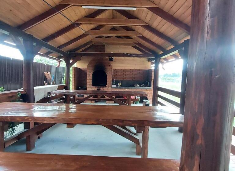 تختخواب و صبحانه Family Retreat