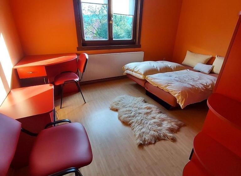 تختخواب و صبحانه Family Retreat