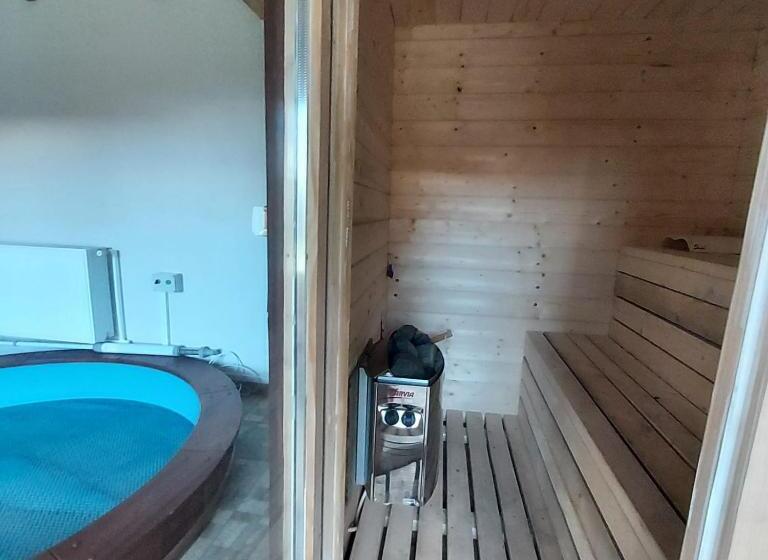 تختخواب و صبحانه Family Retreat