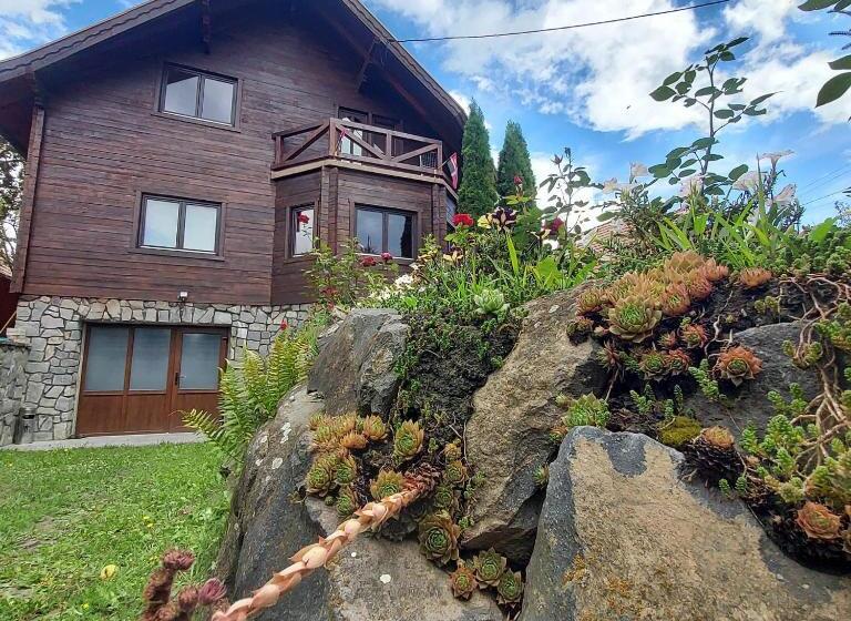 تختخواب و صبحانه Family Retreat