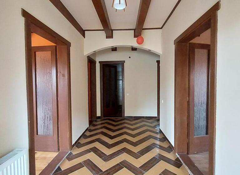 تختخواب و صبحانه Family Retreat