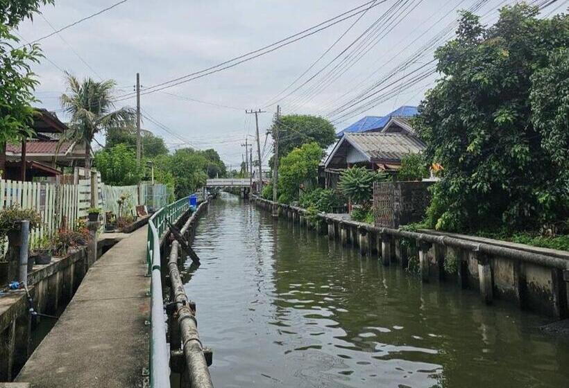 Hotel Nipatra Homestay