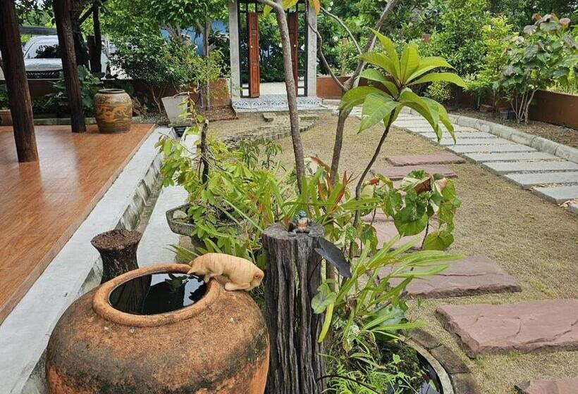 Hotel Nipatra Homestay