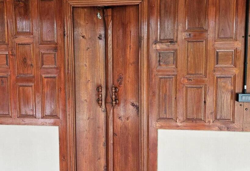 Hotel Nipatra Homestay