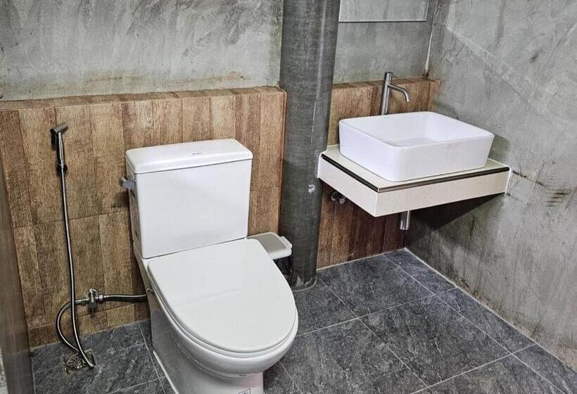 Hotel Nipatra Homestay